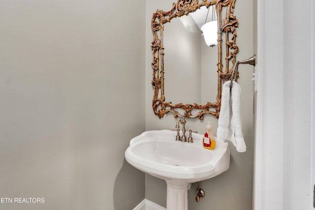 bathroom featuring sink