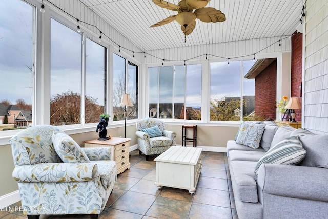 sunroom with ceiling fan