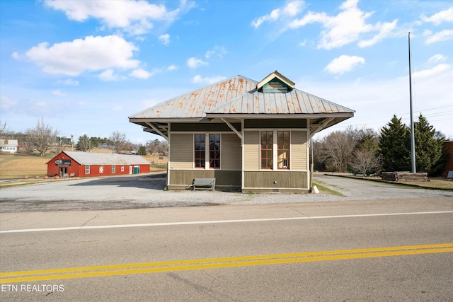 view of front of property