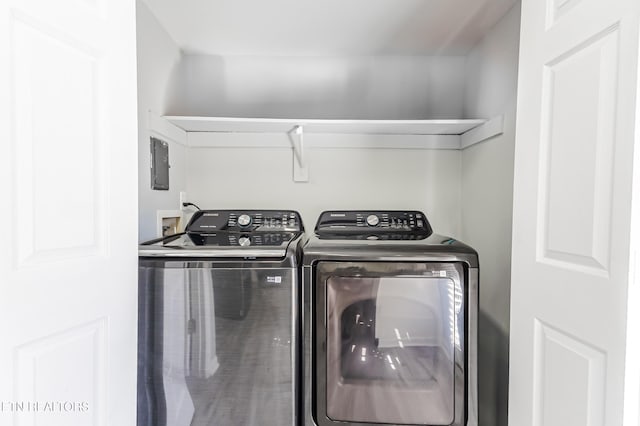 laundry room with washing machine and dryer