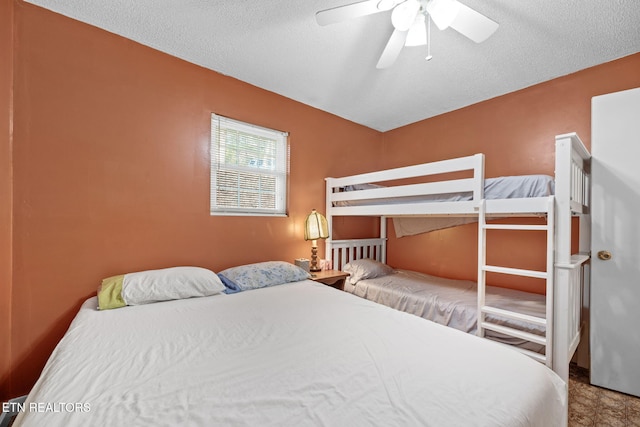 bedroom featuring ceiling fan and a textured ceiling