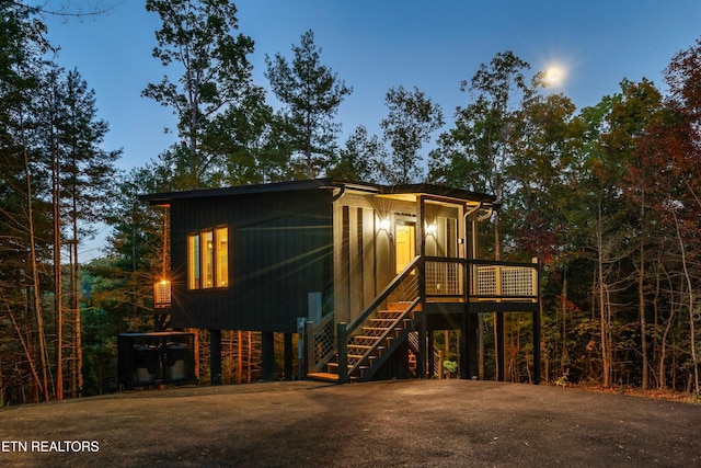 view of front of property