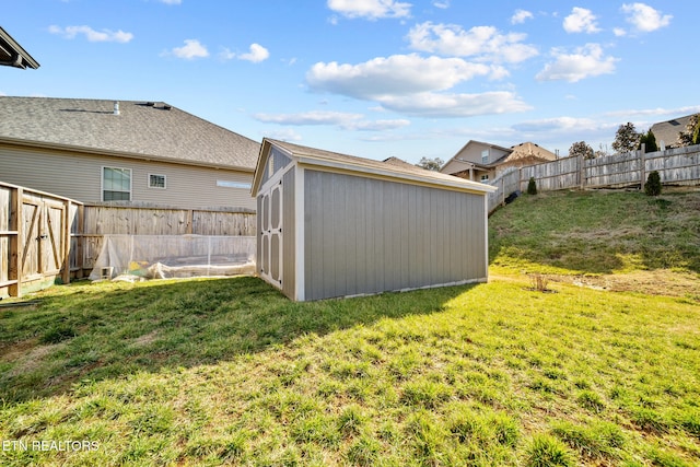 view of yard with a shed