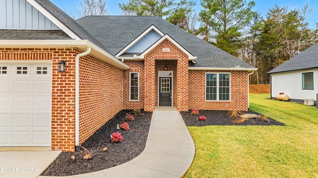 view of front facade with a garage and a front yard