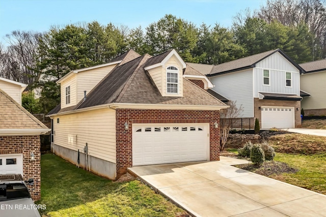 view of front facade with a garage and a front yard