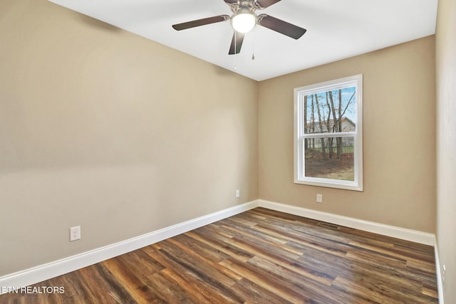 unfurnished room with dark wood-type flooring and ceiling fan