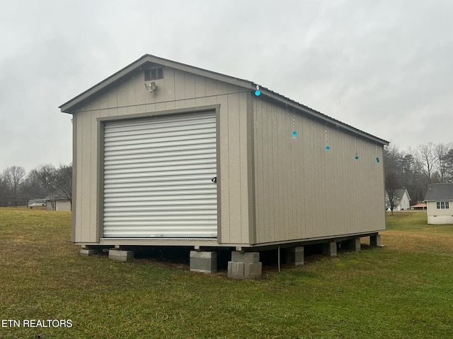 view of outdoor structure with a yard