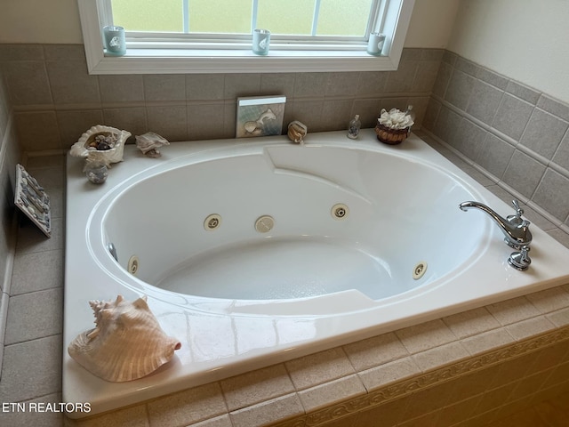 bathroom featuring tiled tub