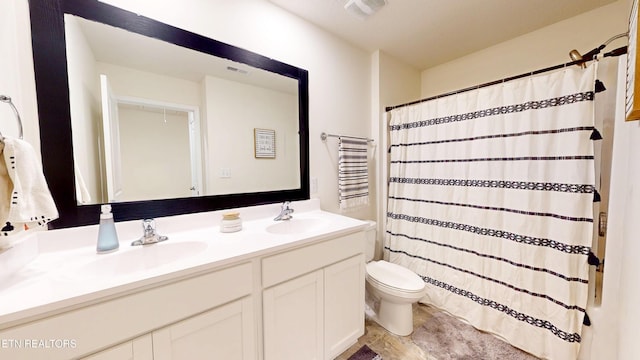 bathroom with a shower with curtain, vanity, and toilet