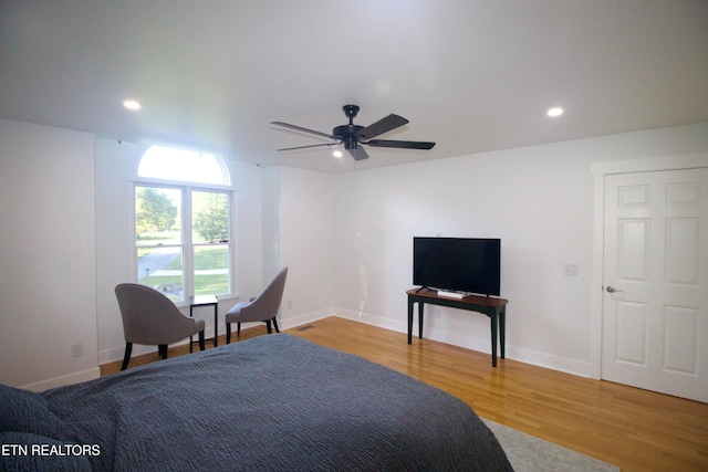 bedroom featuring wood finished floors, baseboards, recessed lighting, and a ceiling fan