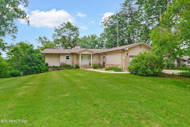 27 Brambleton Ct, Crossville, TN 38558 - single story home with a garage, stucco siding, and a front lawn