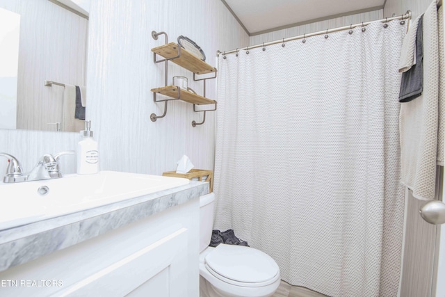 full bath featuring curtained shower, toilet, and vanity