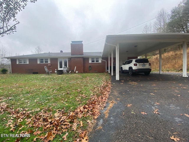 view of front facade featuring a front yard