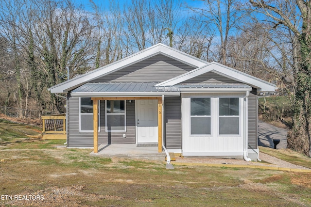 bungalow-style house with a front yard