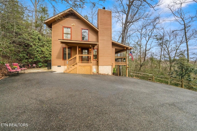 view of front of property featuring a porch