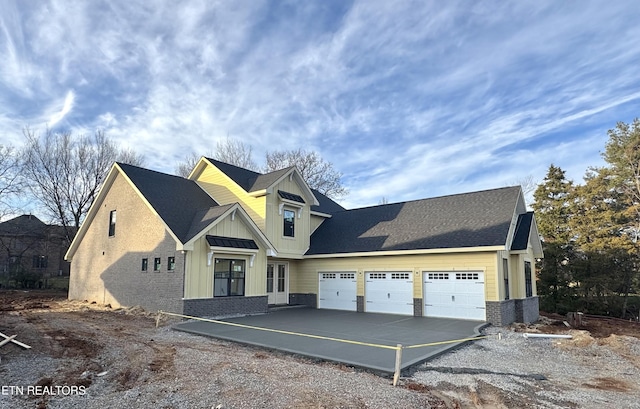 view of front facade with a garage