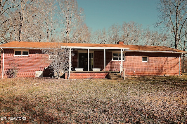 back of house featuring a yard