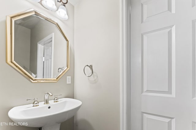 bathroom featuring sink