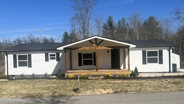 view of front facade with a front lawn, covered porch, and crawl space