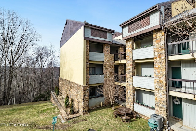1130 Ski View Dr, Gatlinburg, TN 37738 - view of building exterior featuring central AC unit