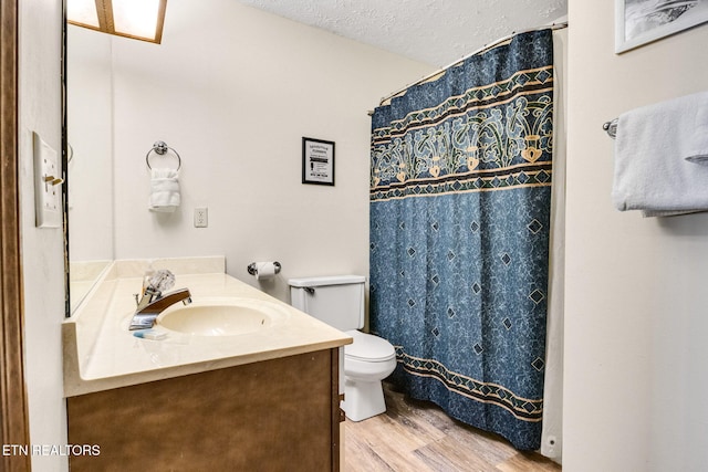1130 Ski View Dr, Gatlinburg, TN 37738 - full bathroom featuring a textured ceiling, curtained shower, toilet, wood finished floors, and vanity