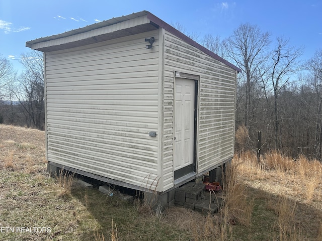 view of outbuilding