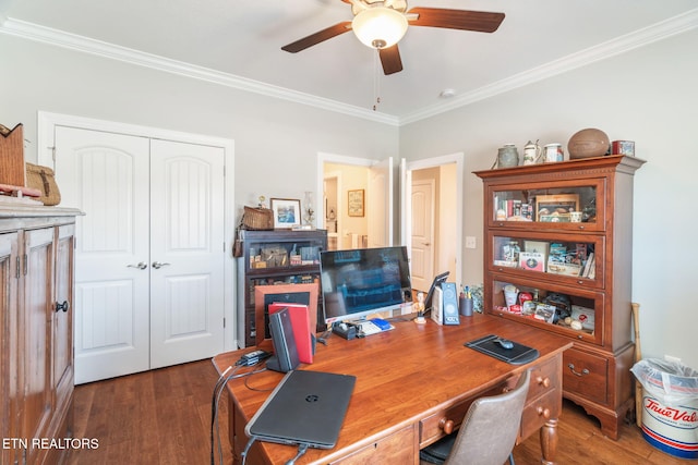 home office featuring a ceiling fan, ornamental molding, and dark wood-style flooring