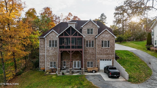 view of front facade with a garage and a front yard