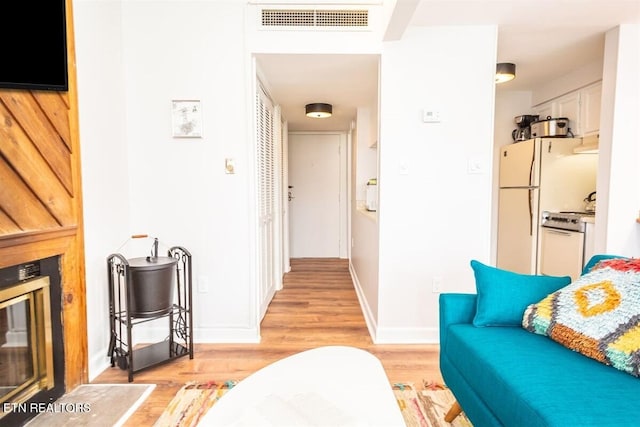 interior space with visible vents, light wood-style flooring, and baseboards