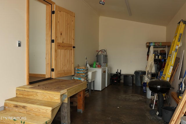 garage with sink, a workshop area, water heater, and washing machine and clothes dryer