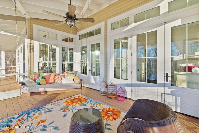 sunroom / solarium featuring a ceiling fan