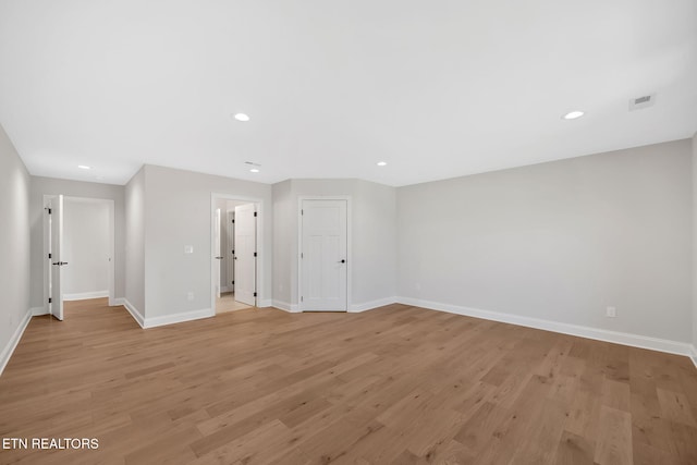 unfurnished room featuring light wood-style flooring, recessed lighting, and baseboards