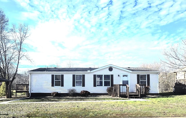 view of front of home featuring a wooden deck and a front lawn