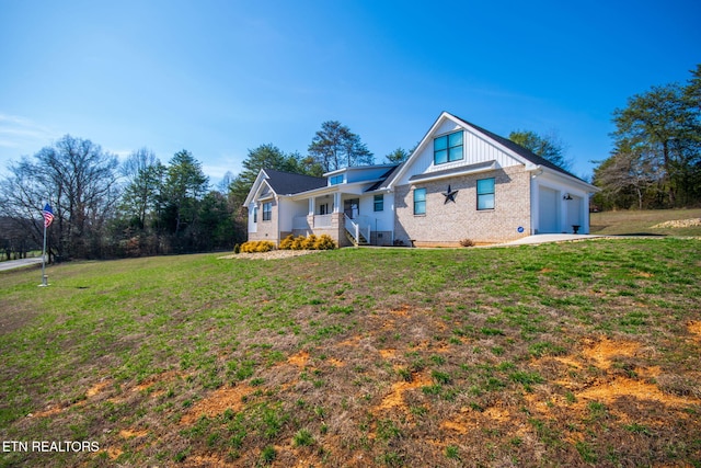 view of front facade featuring a garage, a front yard, and a porch