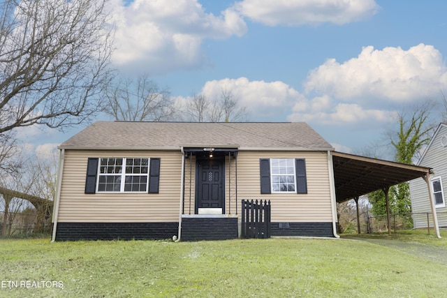 view of front of house featuring a front yard