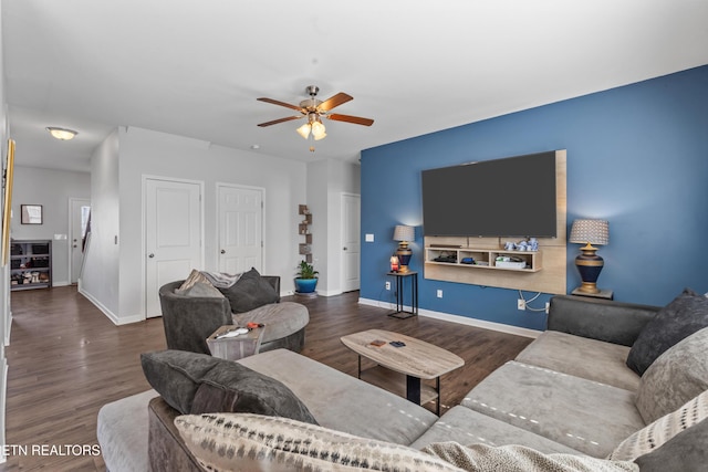 living area featuring ceiling fan, wood finished floors, and baseboards