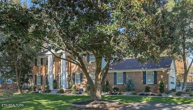 view of front of property with a front lawn