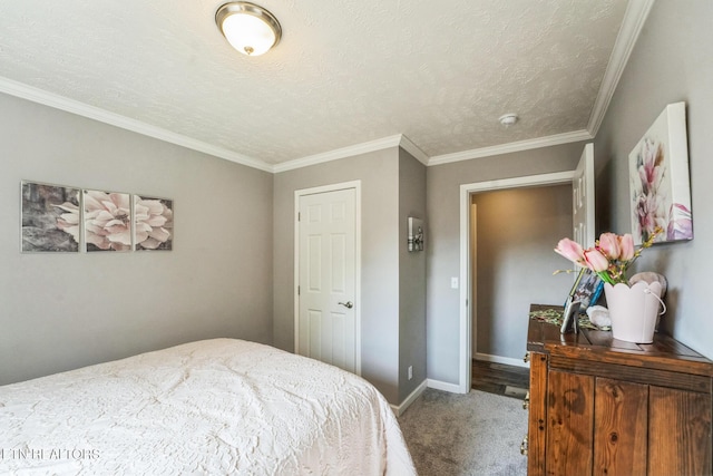 bedroom featuring a textured ceiling, baseboards, carpet flooring, and ornamental molding