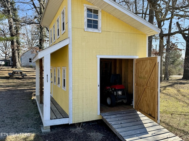 view of side of property with an outdoor structure