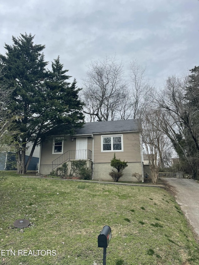 view of front of home with a front yard