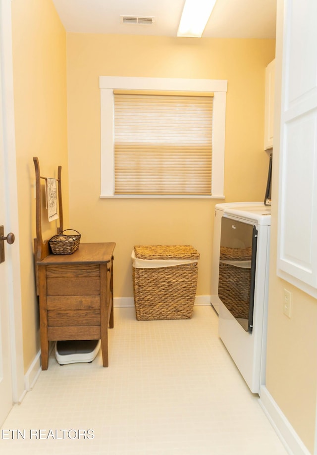1017 Old Knoxville Hwy, Sevierville, TN 37862 - sitting room featuring washer / dryer