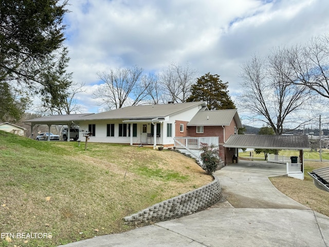 1017 Old Knoxville Hwy, Sevierville, TN 37862 - view of front facade featuring covered porch, a front lawn, and a carport