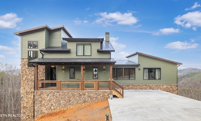 view of front of home featuring a porch