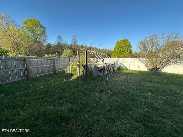 view of yard featuring a fenced backyard