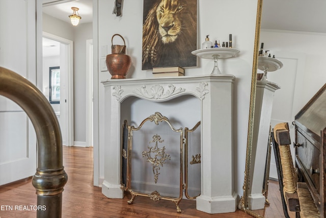 details with crown molding, wood finished floors, and baseboards