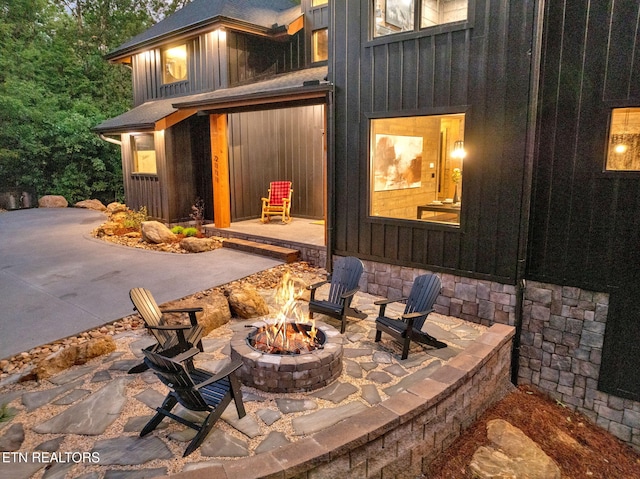 view of patio featuring a fire pit