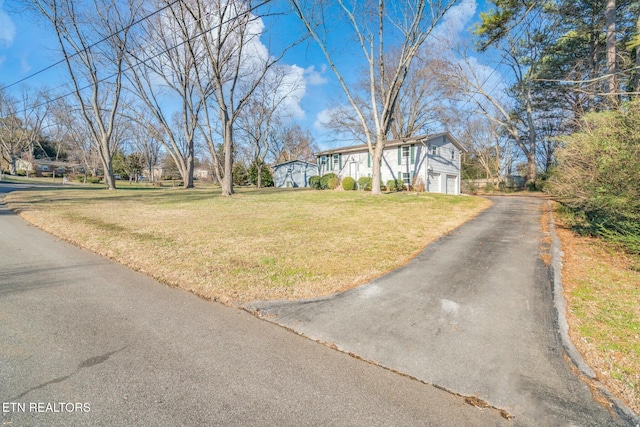 view of front of home featuring a garage and a front yard