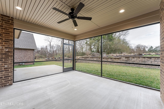282 Chimney Rock Dr, Lenoir City, TN 37771 - unfurnished sunroom featuring a wealth of natural light and ceiling fan
