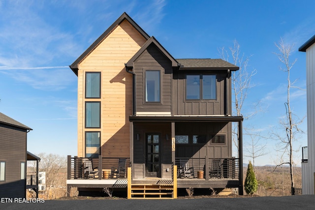 view of front facade featuring covered porch