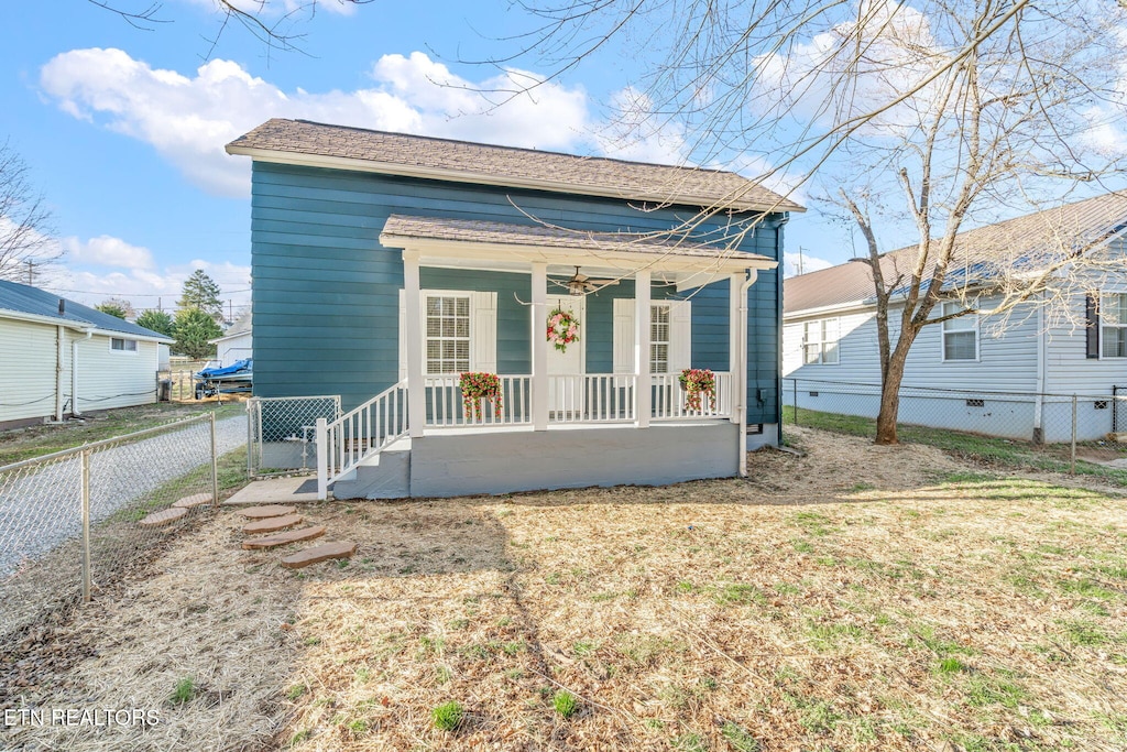 618 Steekee Rd, Loudon, TN 37774 - view of front of home featuring a front lawn, fence, a porch, and a ceiling fan